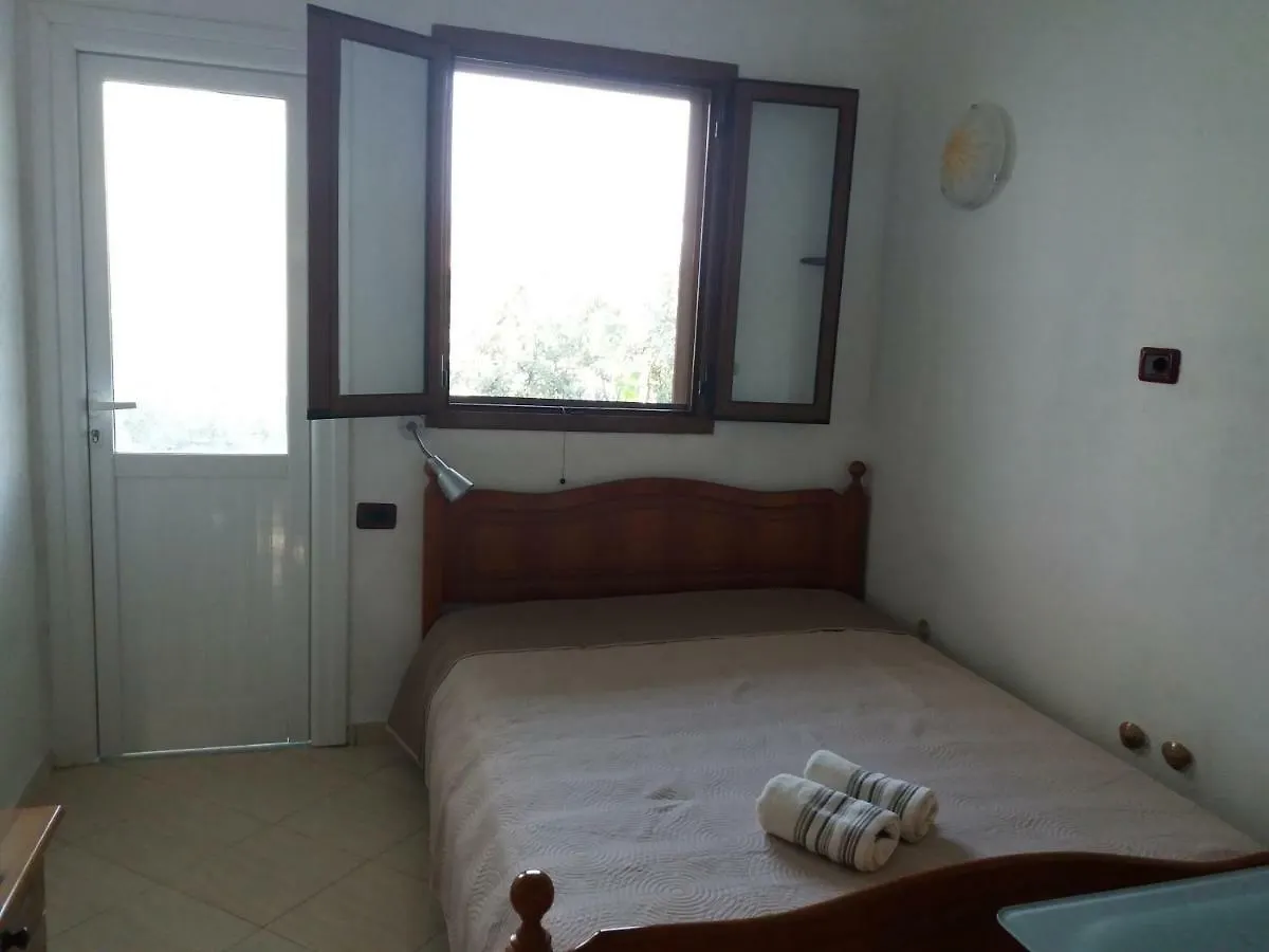 Qeparo Antonio Rooms בית הארחה