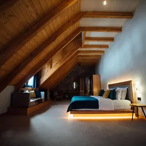 4* Hotel Kulla E Bajraktarit
