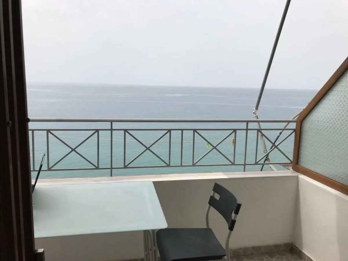 Antonio Rooms Qeparo